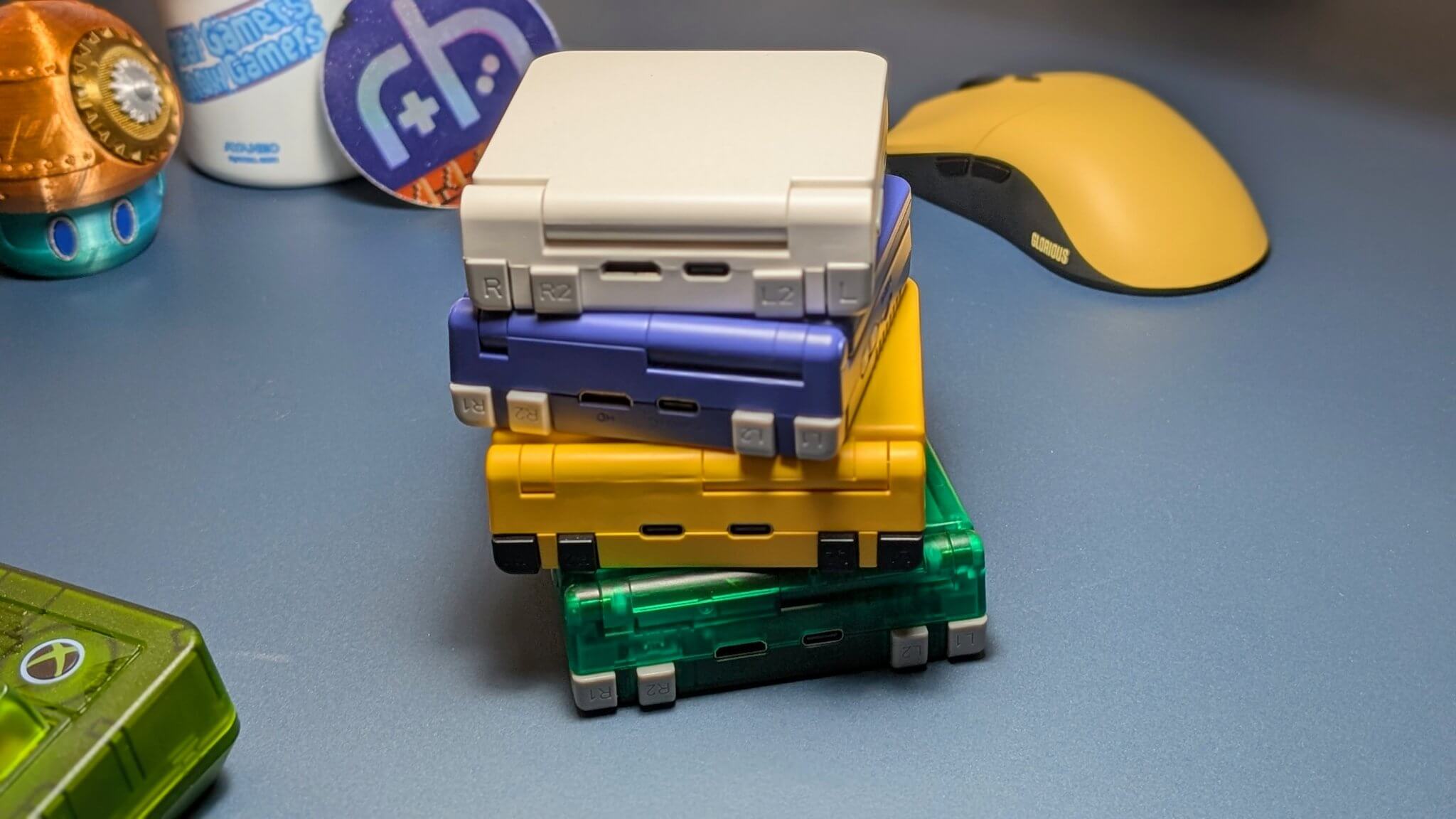 A Clamshell Comparison: What Wins? | Retro Handhelds