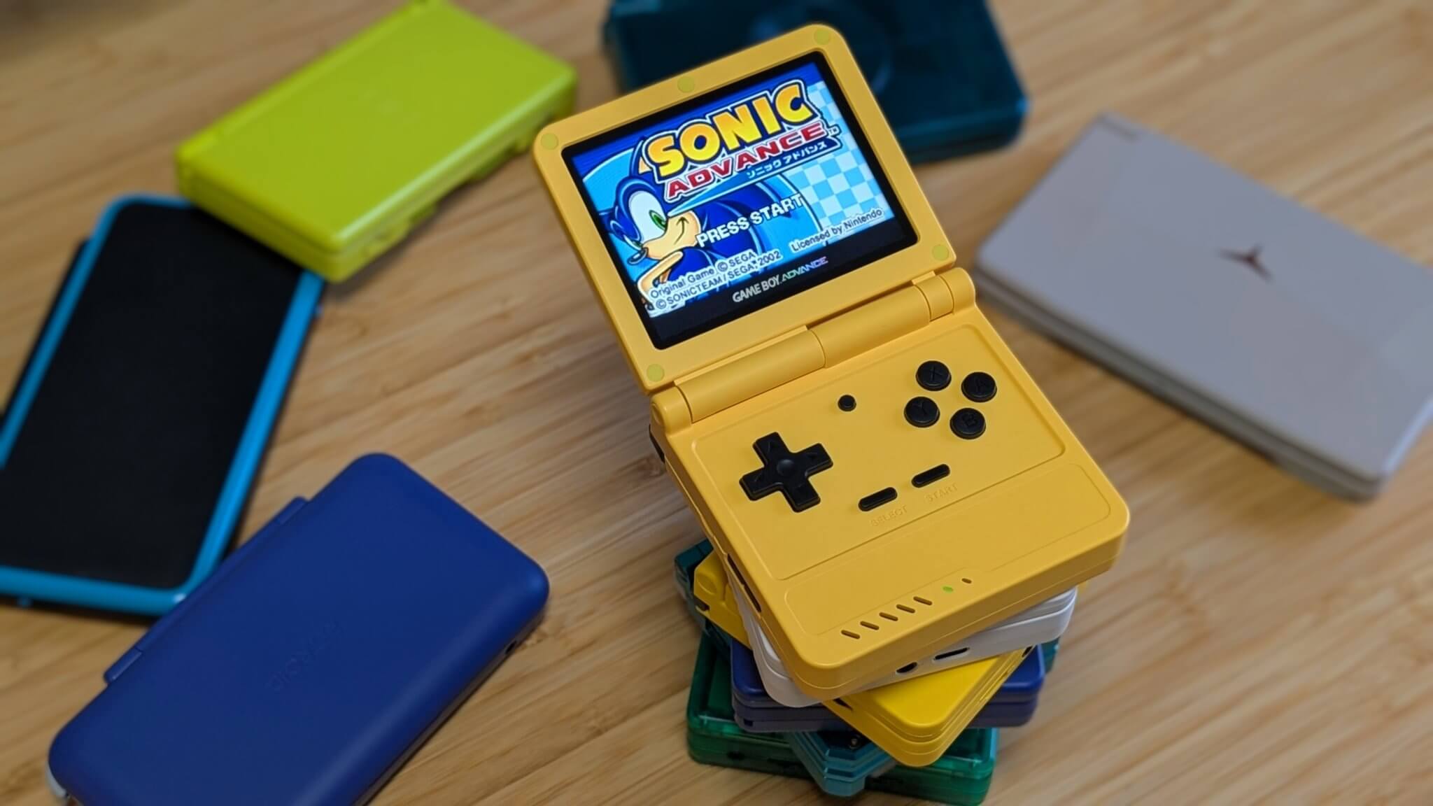 A Clamshell Comparison: What Wins? | Retro Handhelds