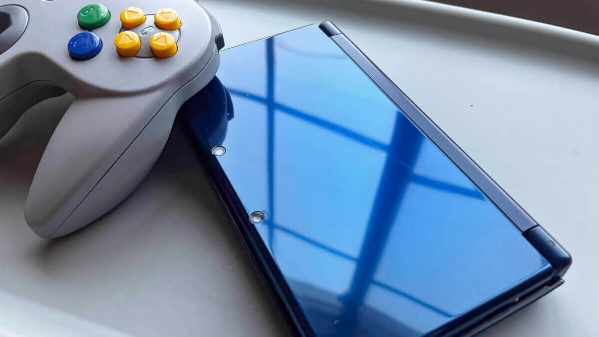 Nintendo 3DS XL with N64 Controller