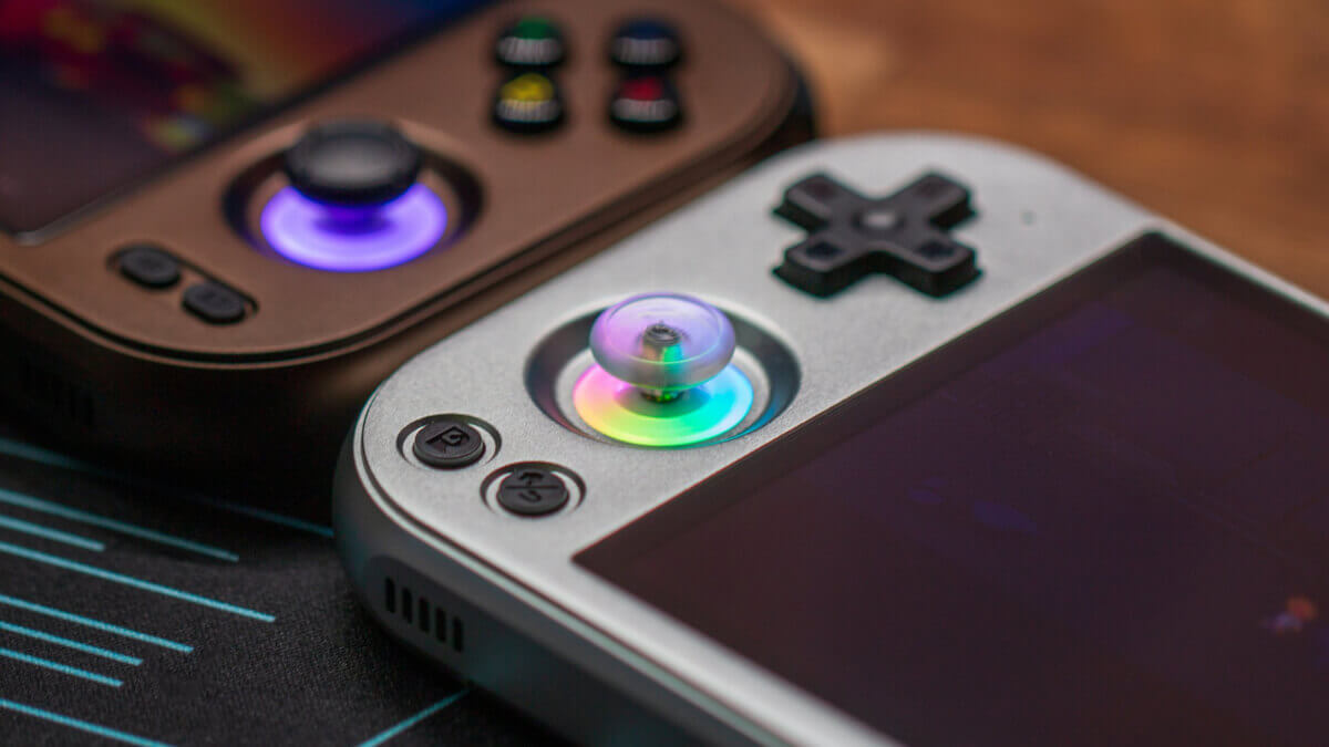 Anbernic RG477M First Impressions - Silver and Bronze Joystick and Hype Stix