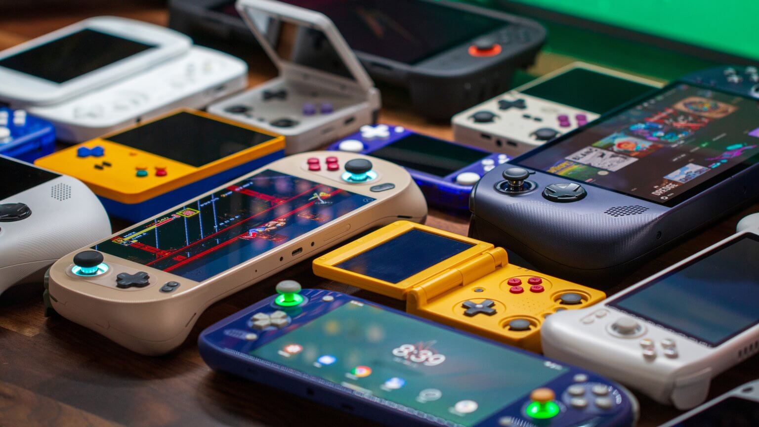 RH Picks The Best Retro Handhelds So Far in 2025 - So Far
