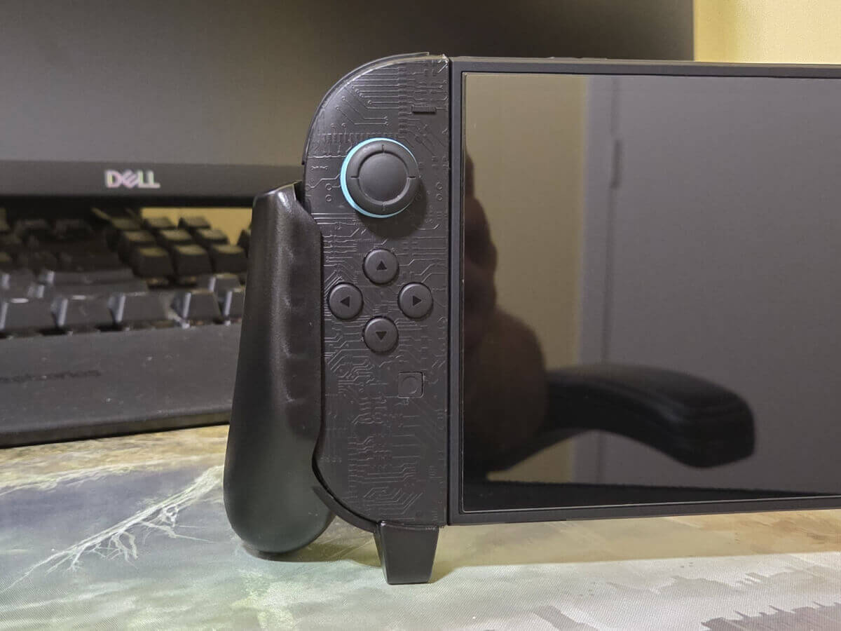 Satisfye left - Retro Handhelds Satisfye left