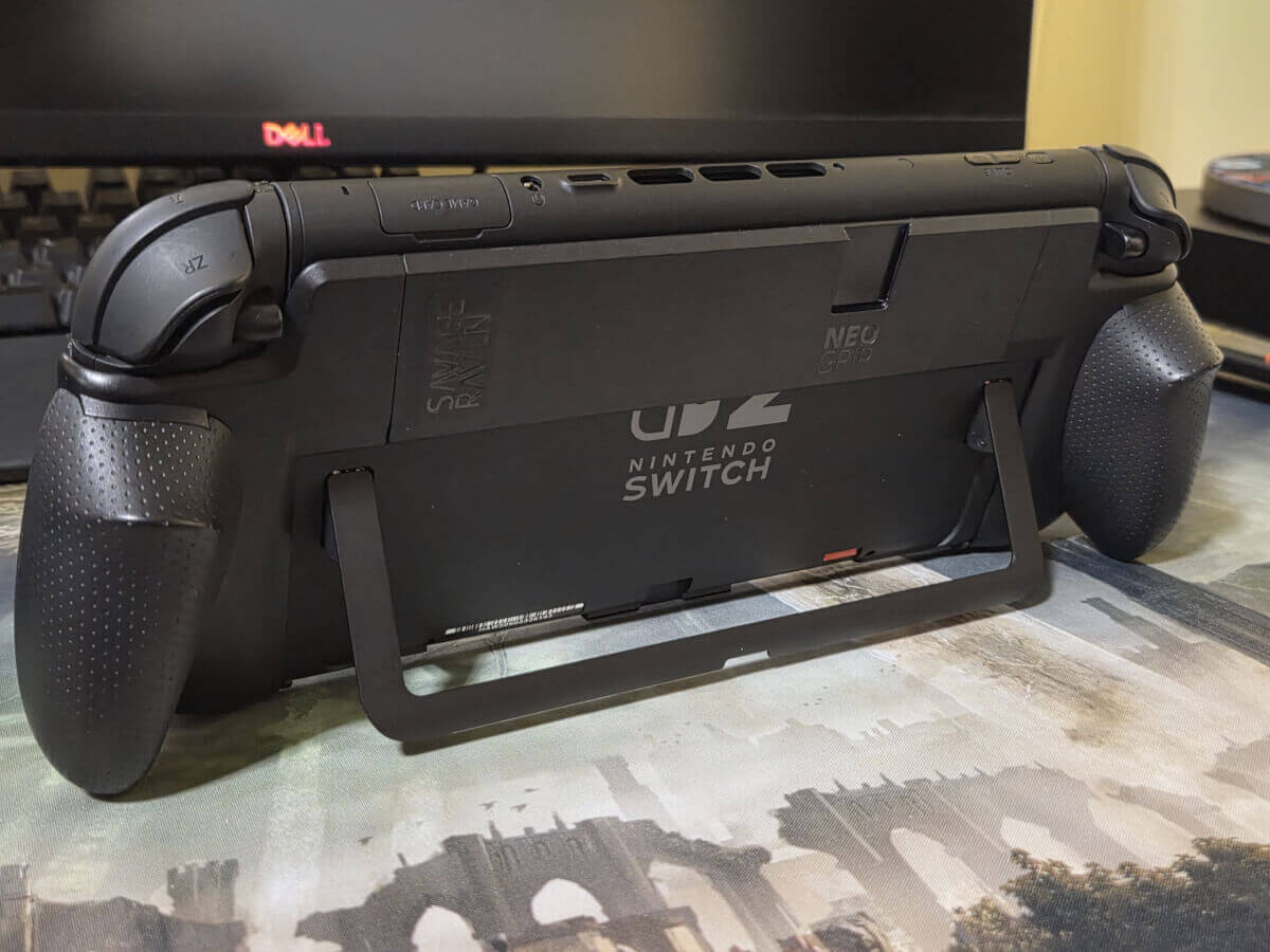 Savage Raven - Retro Handhelds Savage Raven