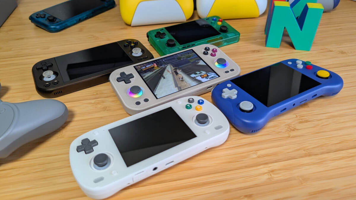 Anbernic RG476H with other 4:3 Handhelds