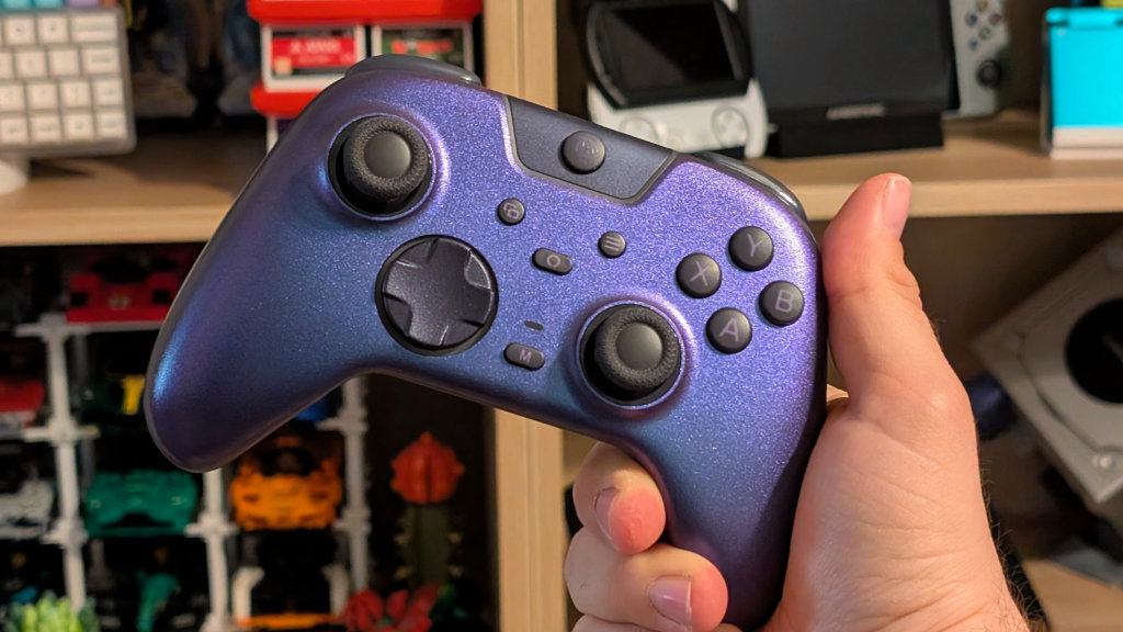 EasySMX-X05-In-Handjpg - Retro Handhelds