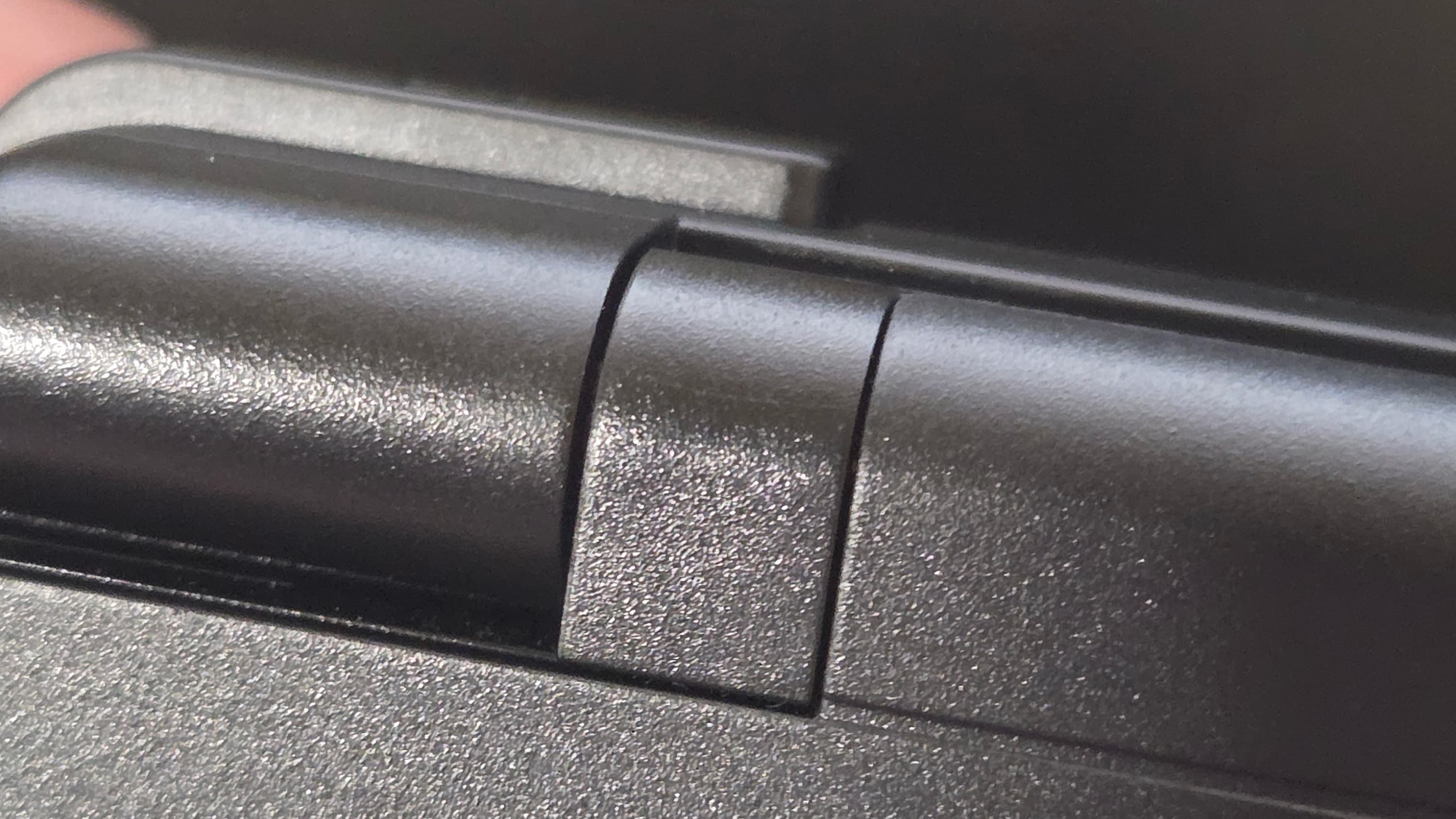 Left-side Hinge on AYN Thor - Joe