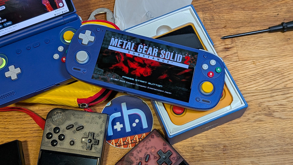 Retroid_Pocket_G2_Metal_Gear_2