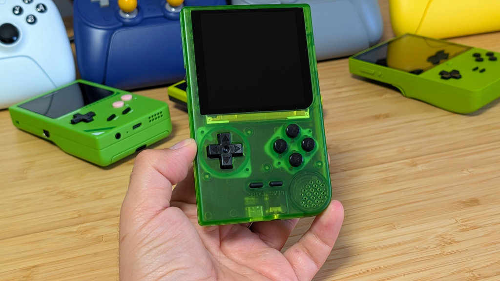 RPPV2-In-Handjpg - Retro Handhelds