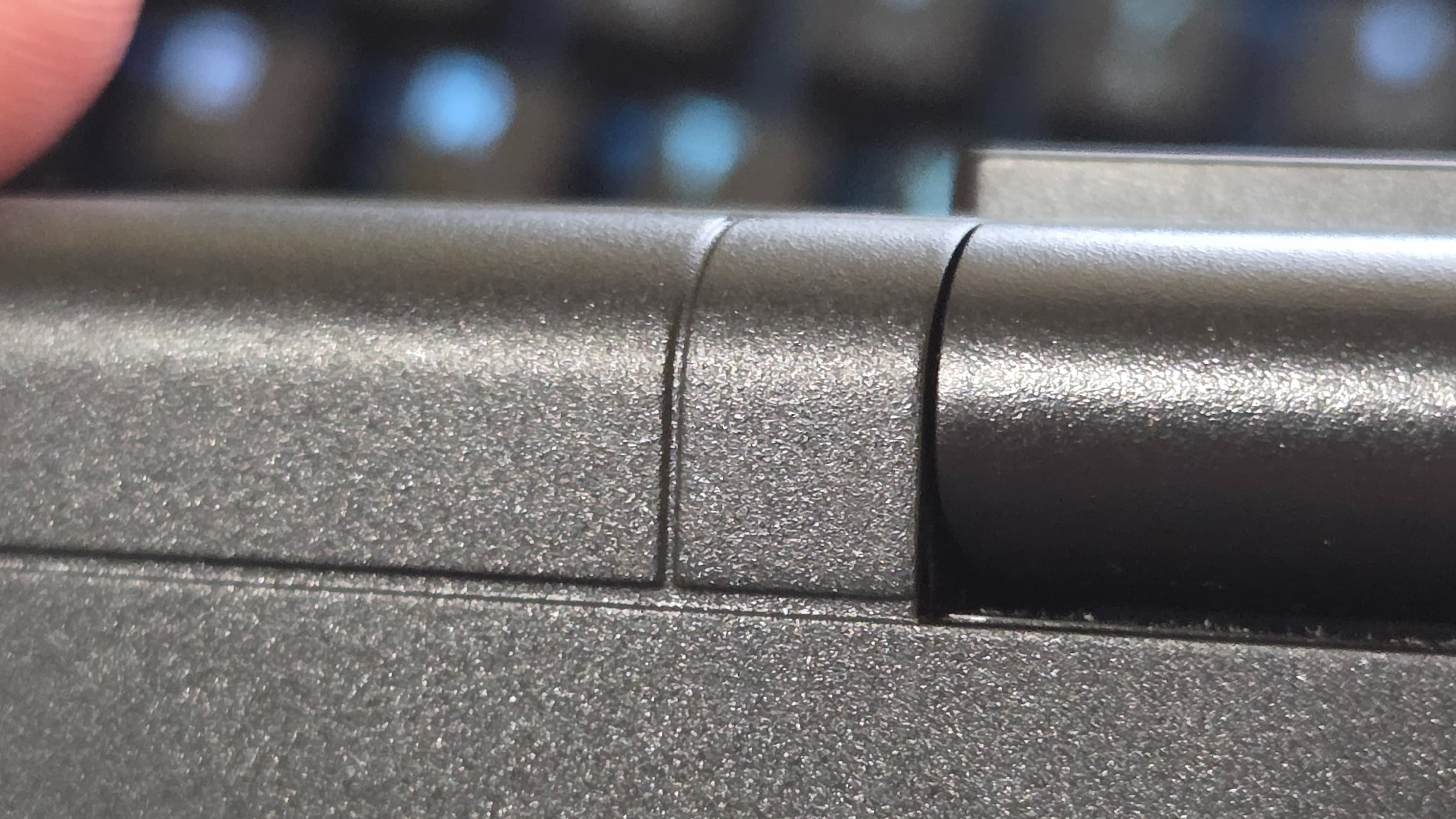 Right-side Hinge on AYN Thor - Joe