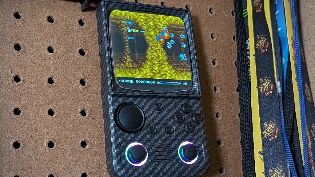 R36TMAX_Pegboard - Retro Handhelds R36TMAX_Pegboard