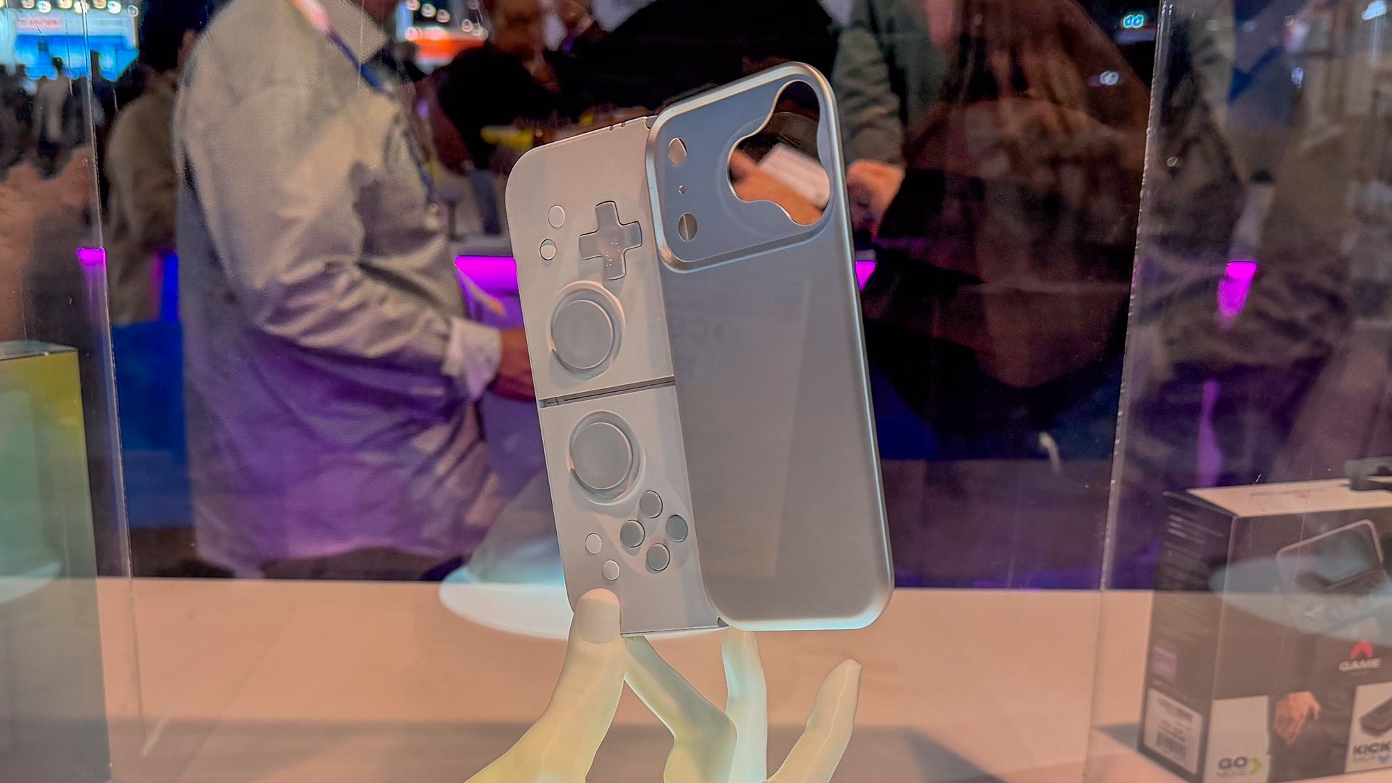 MCON Slim & Lite - CES 2026 - Retro Handhelds MCON Slim & Lite - CES 2026