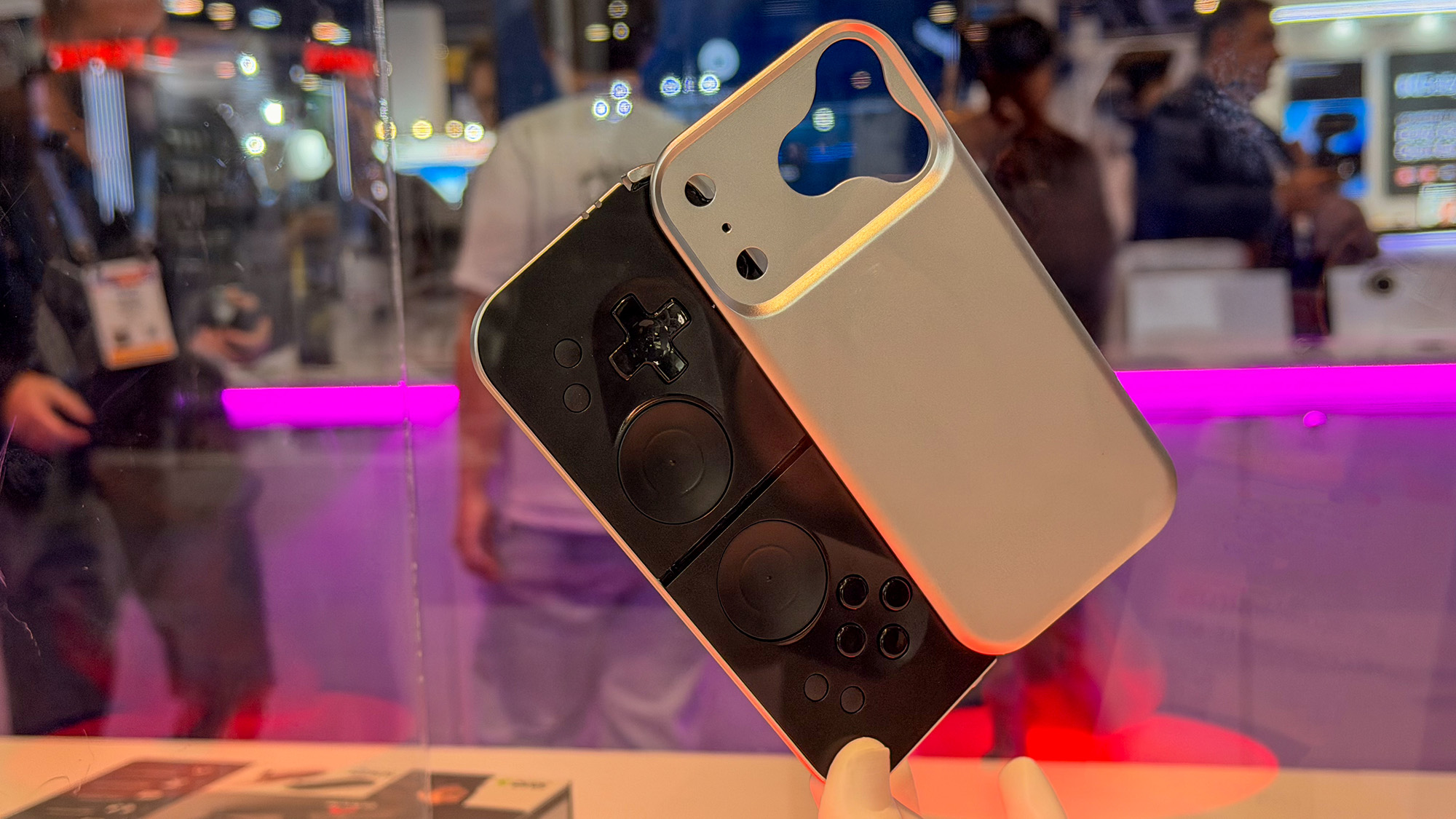 MCON Slim & Lite - CES 2026 - Retro Handhelds MCON Slim & Lite - CES 2026