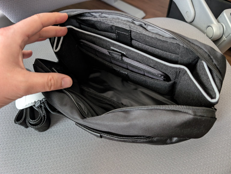 AYN Bag Front Inner Compartment