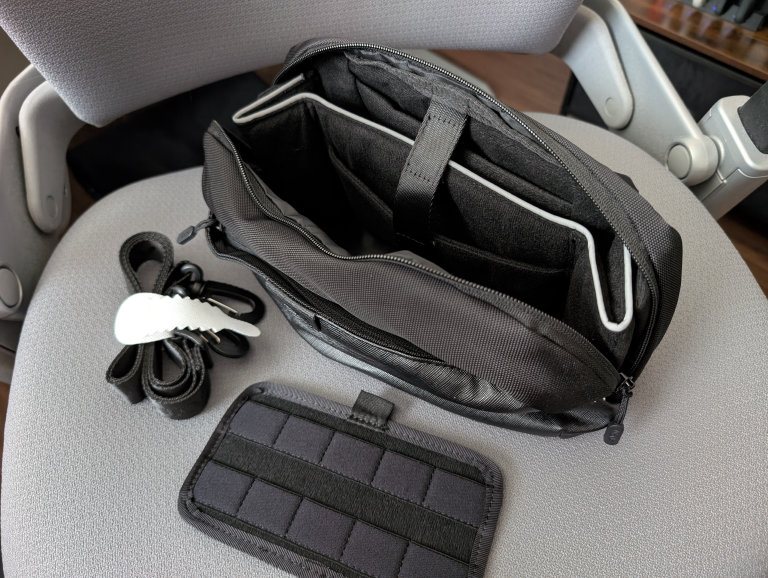 AYN Bag Velcro Strap Over Second Inner Compartment