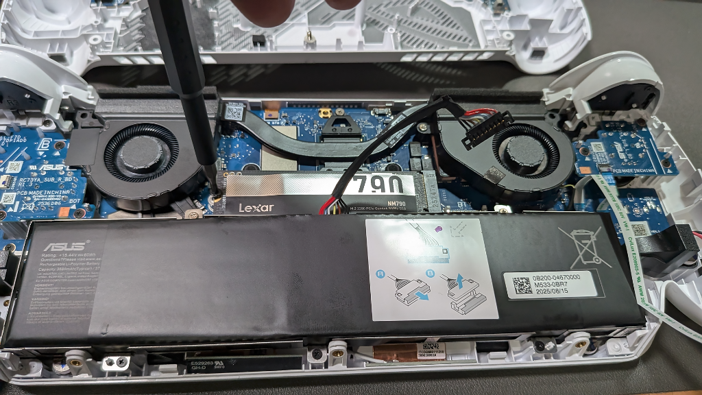 ASUS_ROG_Xbox_Ally_Screw_New_SSD