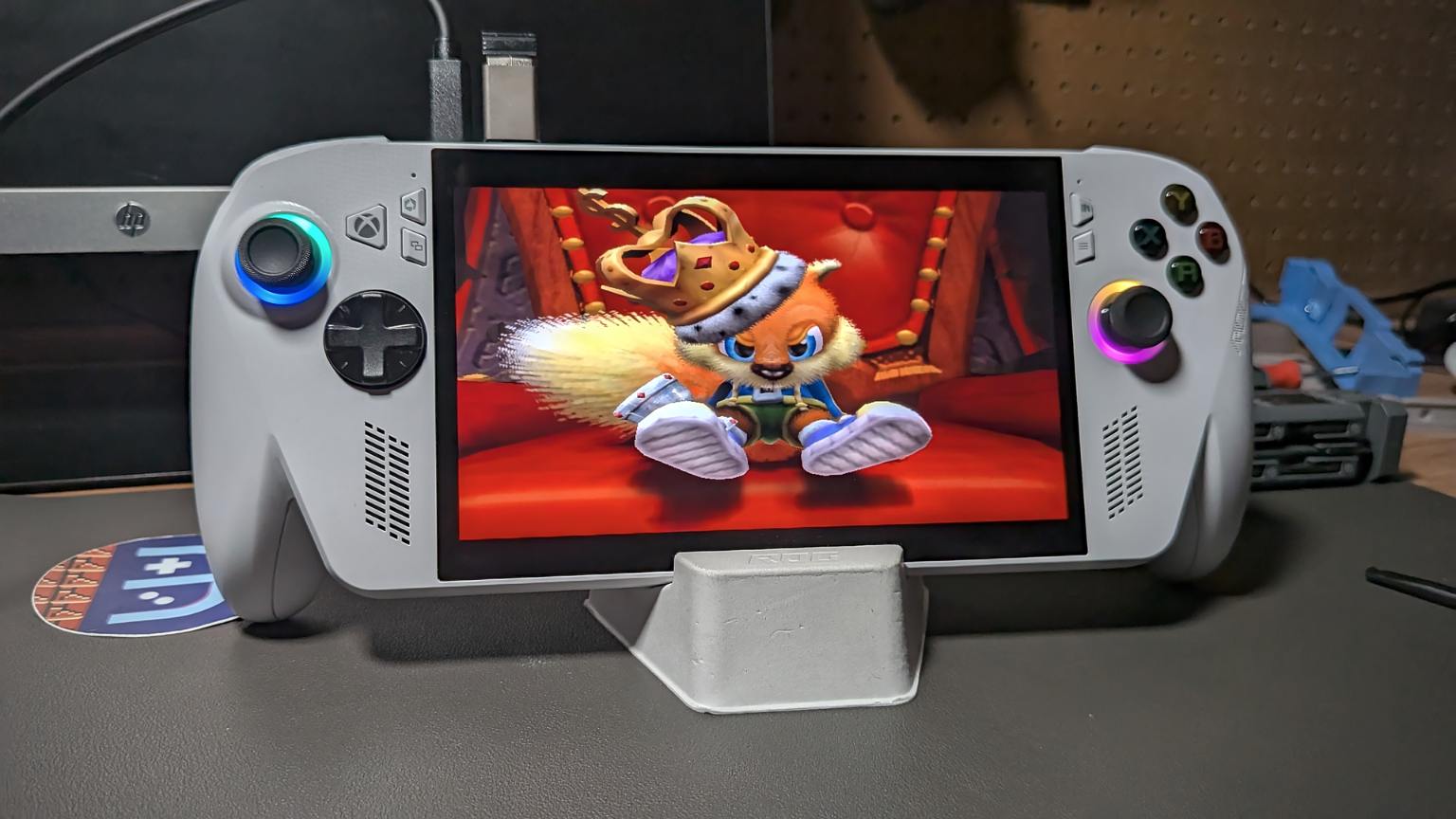 Asus_ROG_Xbox_Ally_Conker_Crown_Throne