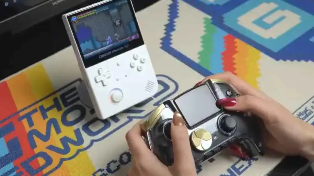 Anbernic RG G01 Connected to Anbernic RG40XXV