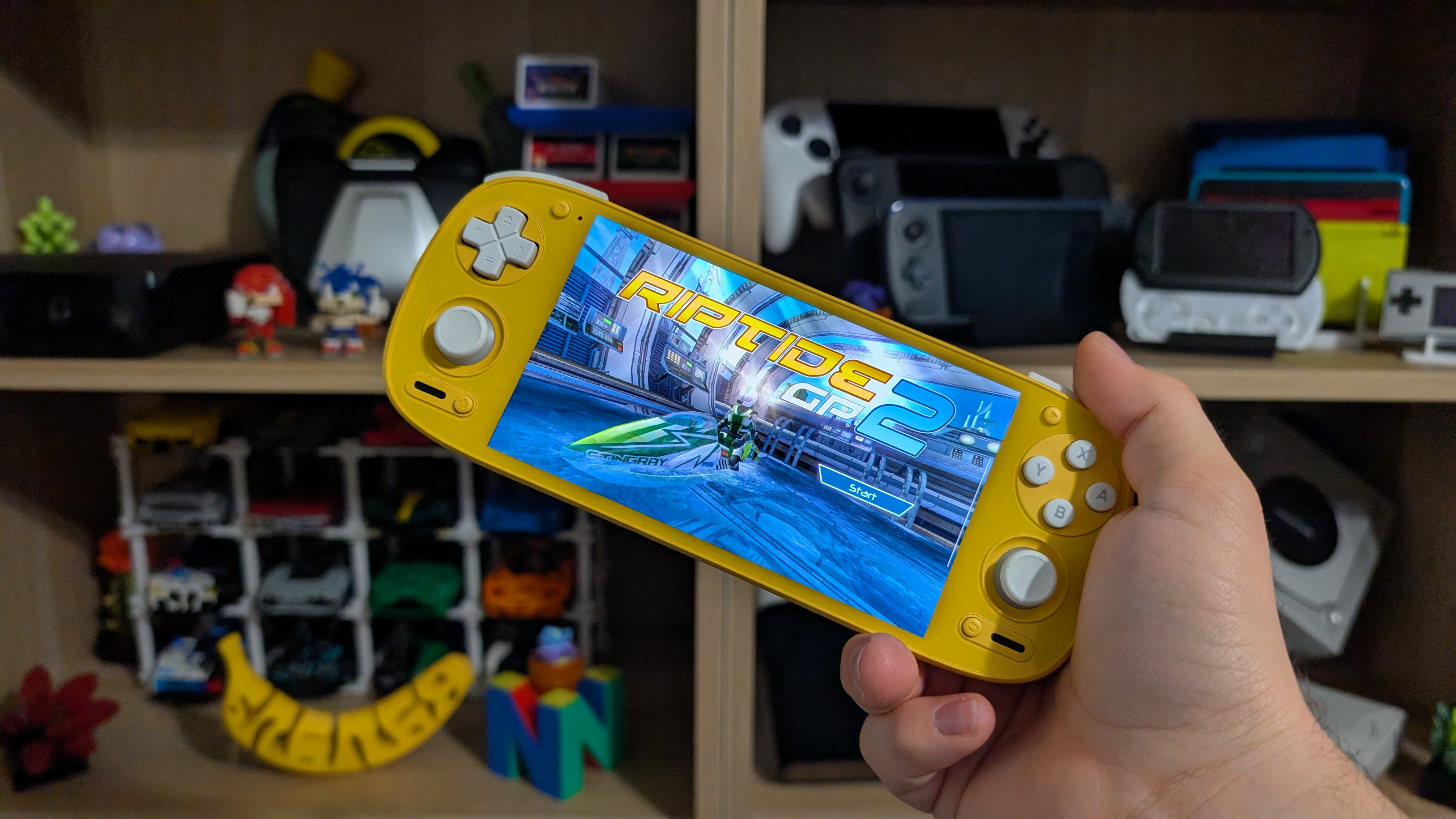 Retroid-G2-in-Handjpg | Retro Handhelds