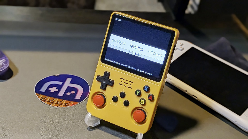 R36S_Arch-R_Above_Menu_ES