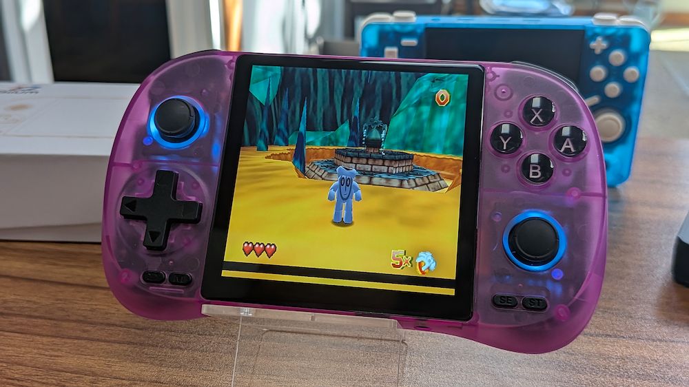 Diium_D-40MAX_Glover_Sad | Retro Handhelds Diium_D-40MAX_Glover_Sad