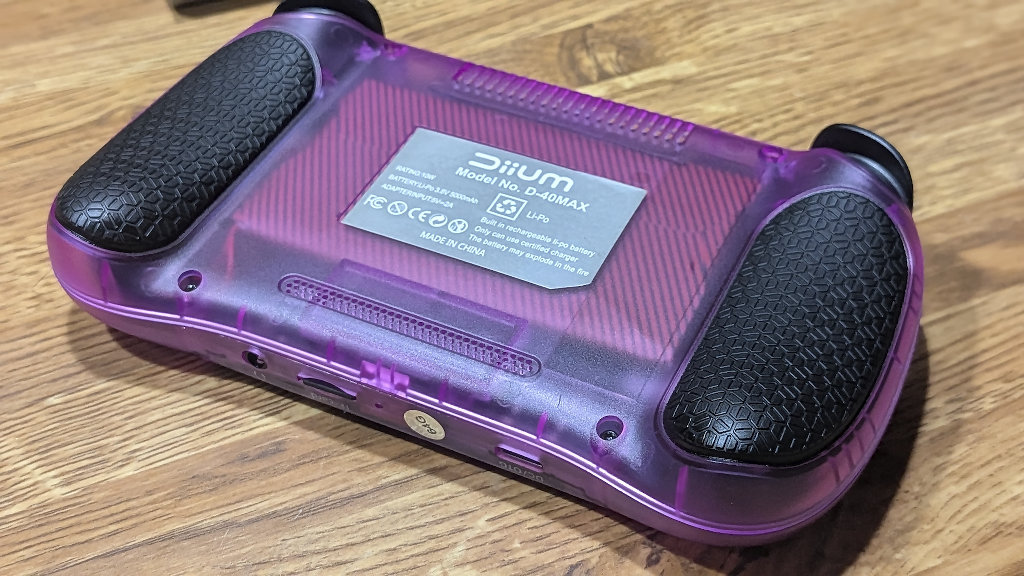 Diium_D40MAX_Rear_Tag | Retro Handhelds Diium_D40MAX_Rear_Tag