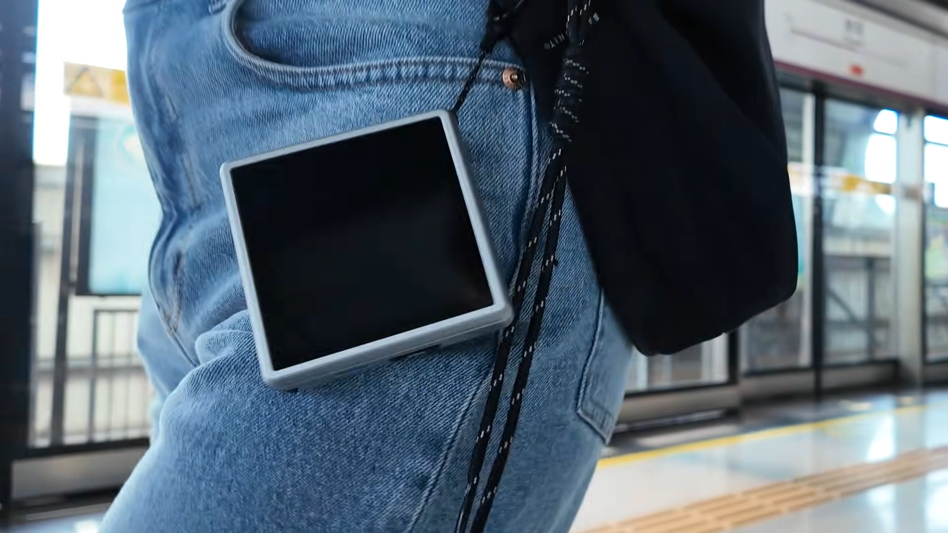 Anbernic-RG-Rotate-Lanyardpng | Retro Handhelds