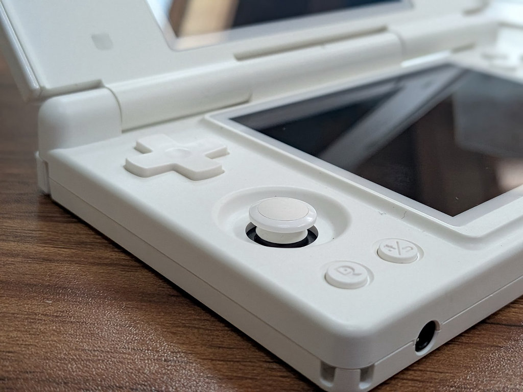 Anbernic_RG_DS_Pad_Stick_Close