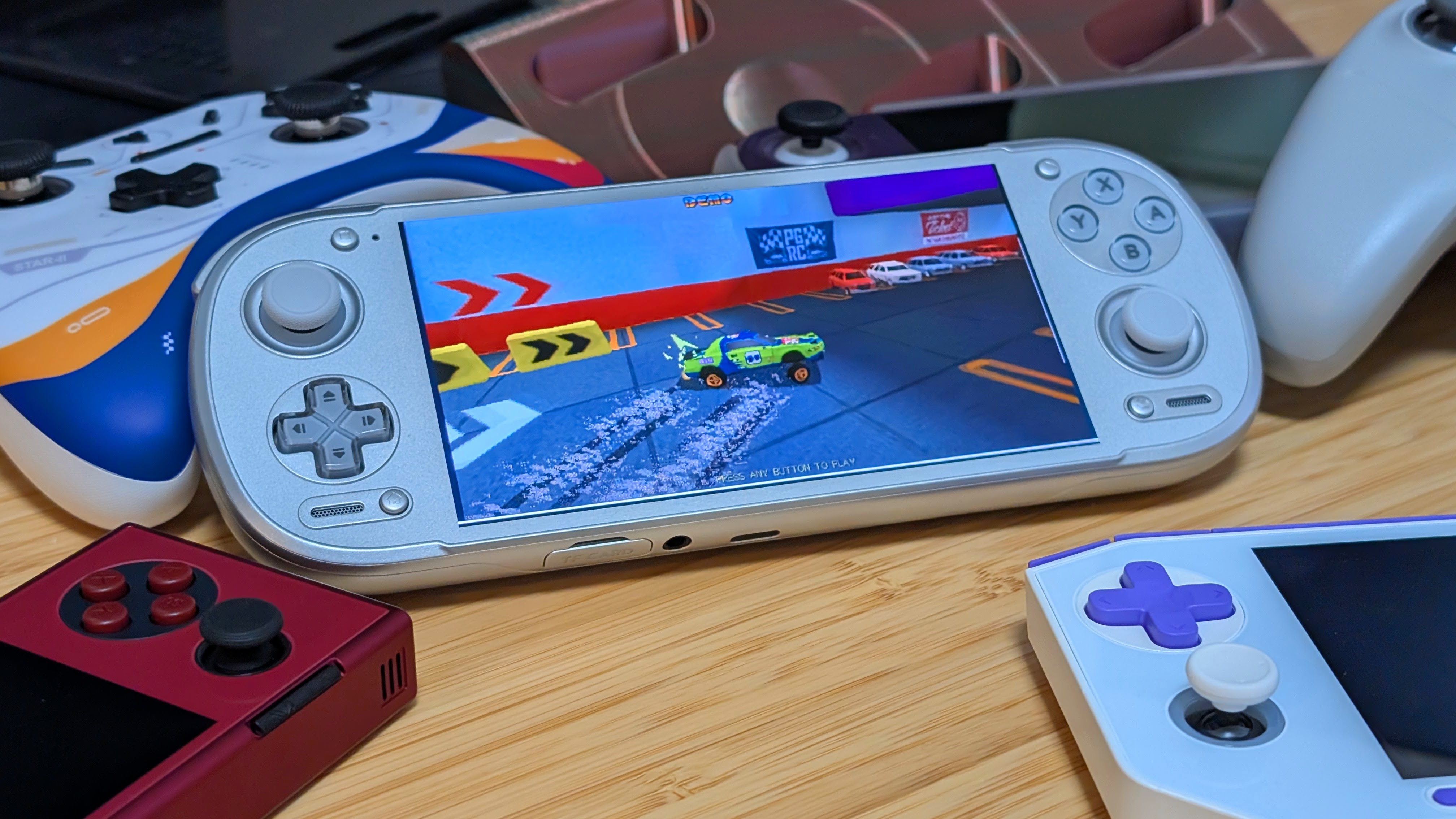 Retroid-Pocket-6-Playing-PGRCjpg | Retro Handhelds