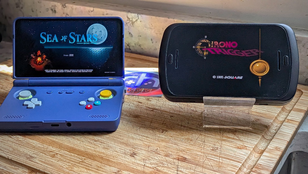 Retroid_Flip_2_Anbernic_Slide_Sea_of_Stars_Chrono_Trigger_SBS