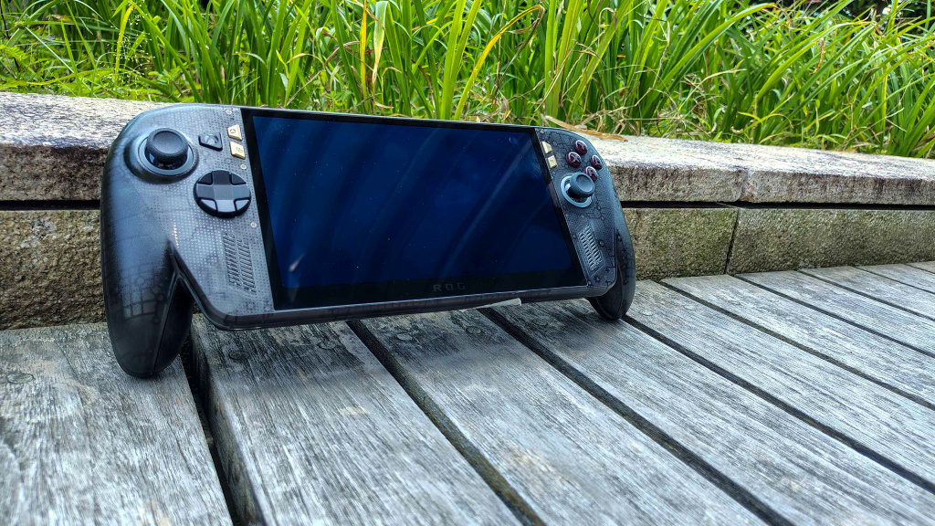 ASUS ROG Xbox Ally X20 - Outside