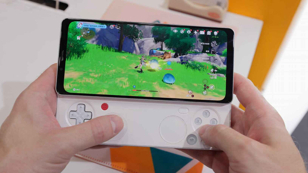 AYANEO Pocket Play - PCWorld Computex 2026 - Gameplay - 1 | Retro Handhelds AYANEO Pocket Play - PCWorld Computex 2026 - Gameplay - 1