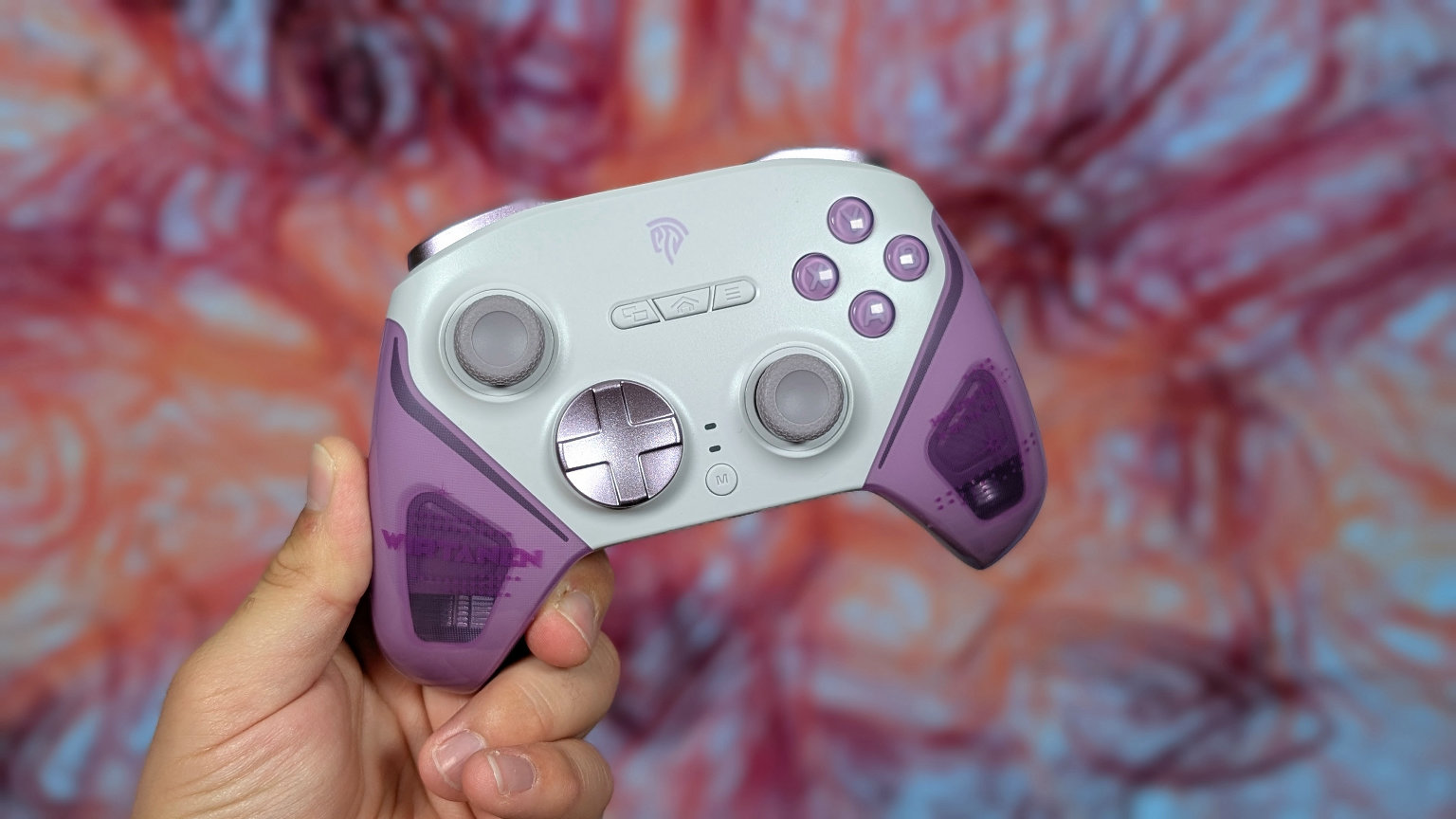 EasySMX D10 In Hand | Retro Handhelds EasySMX D10 In Hand