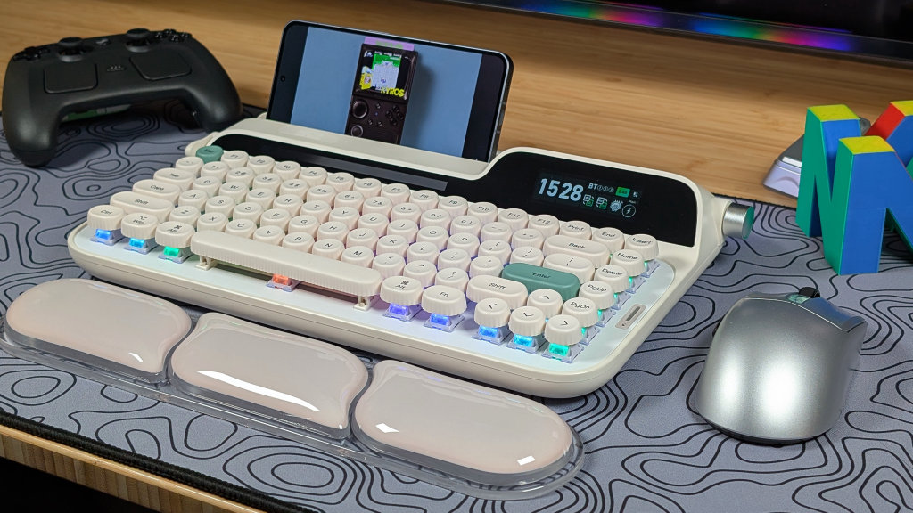 Epomaker Glyph - Desk Setup | Retro Handhelds Epomaker Glyph - Desk Setup