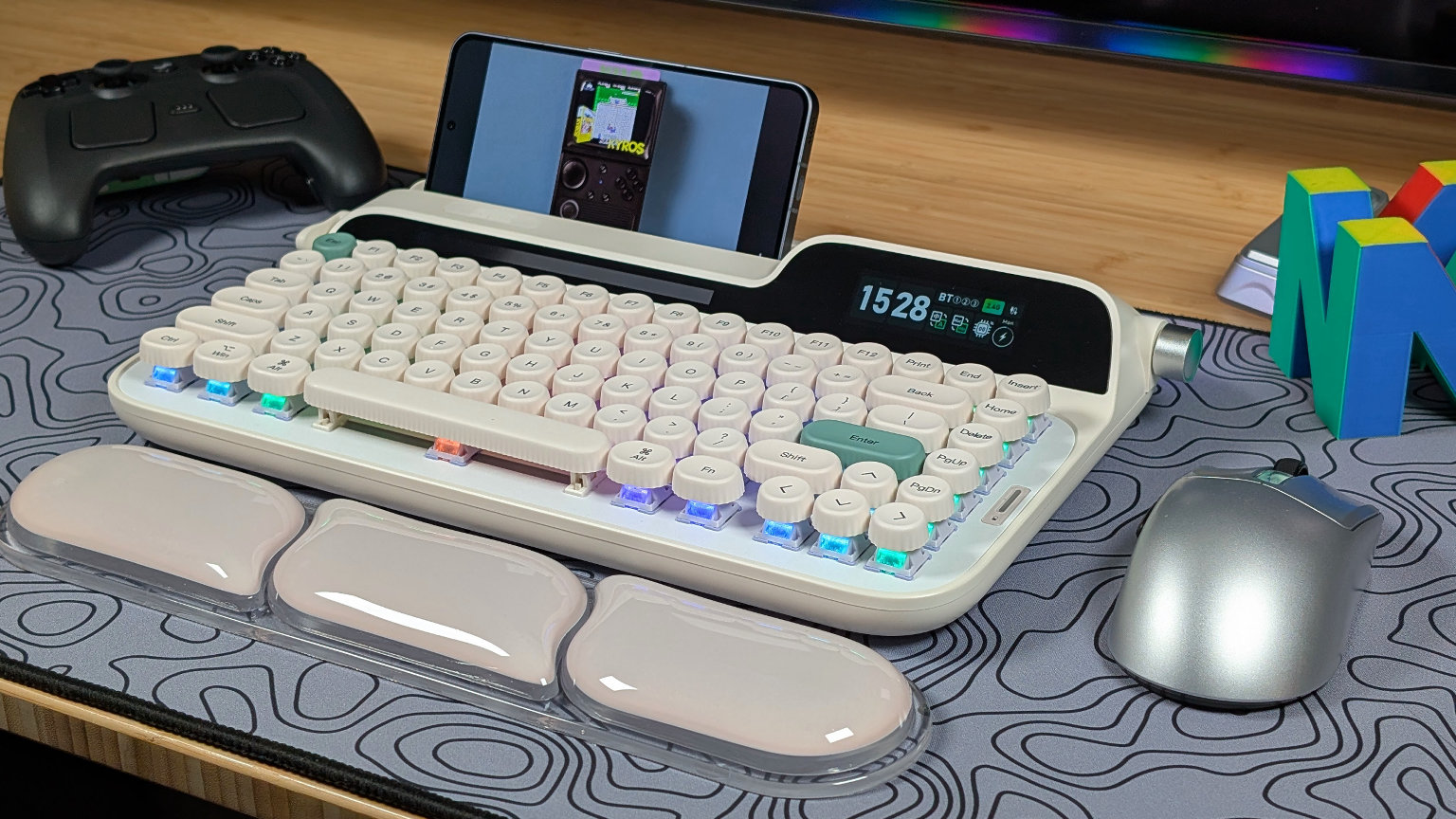 Epomaker Glyph - Desk Setup | Retro Handhelds Epomaker Glyph - Desk Setup