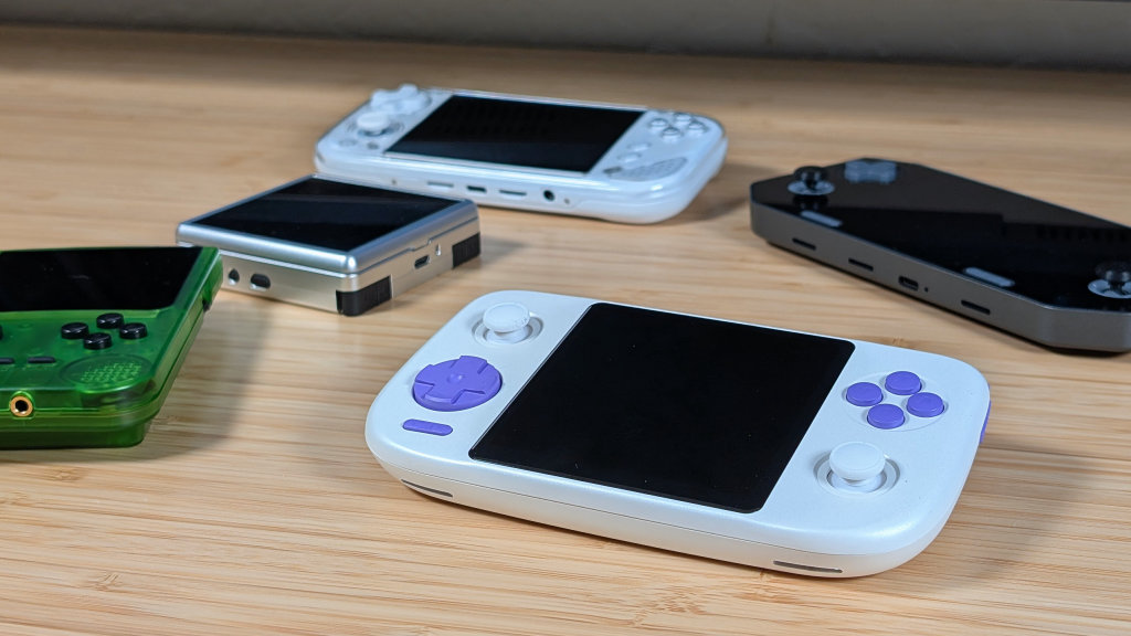 GameMT E3 Vigor Review - Surround by other gaming handhelds | Retro Handhelds GameMT E3 Vigor Review - Surround by other gaming handhelds