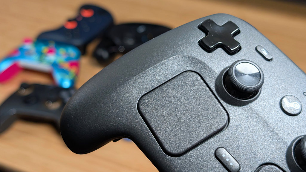 Steam Controller Review - Left Trackpad Close-up | Retro Handhelds Steam Controller Review - Left Trackpad Close-up