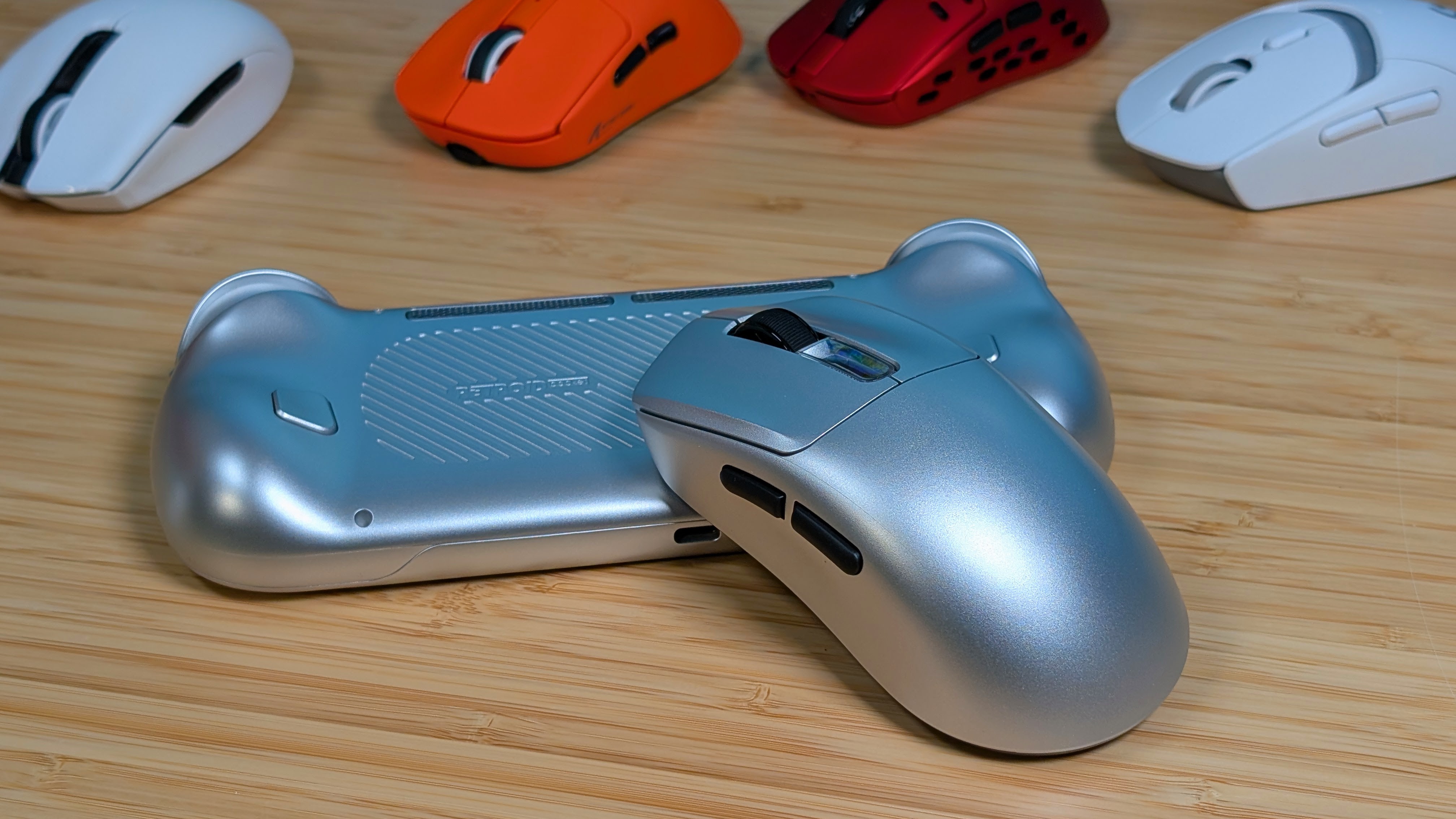Epomaker NEX Pro and Retroid Pocket 6 Silver | Retro Handhelds Epomaker NEX Pro and Retroid Pocket 6 Silver