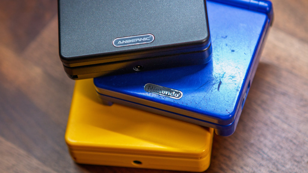 Anbernic RG SP Review Game Boy Advance SP and Anbernic RG34XXSP Close up 1024x576 | Retro Handhelds Anbernic RG SP Review Game Boy Advance SP and Anbernic RG34XXSP Close up 1024x576