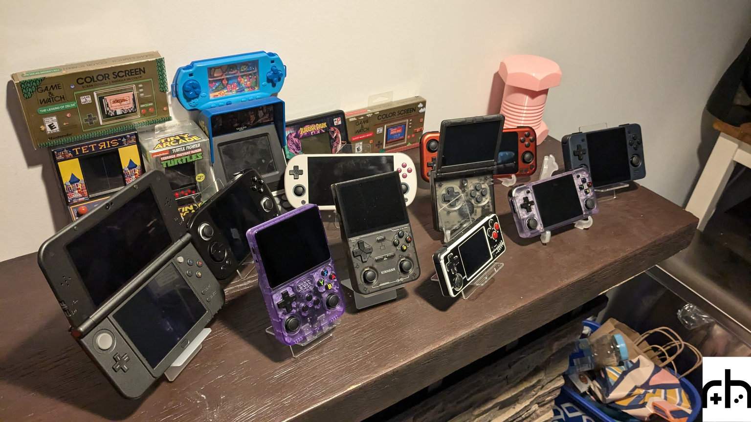 Nick_Mantel_Handhelds