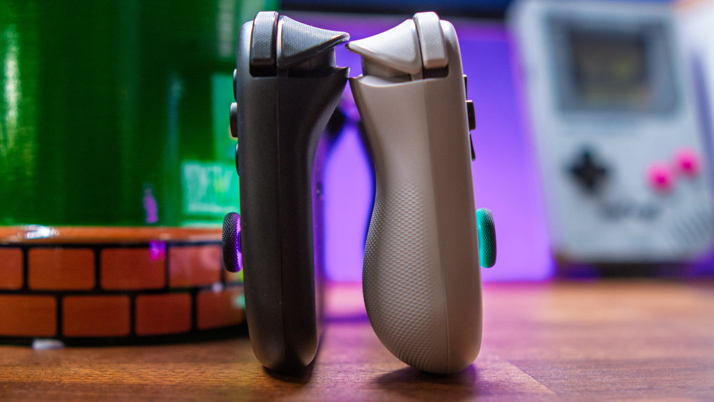 Retroid Pocket Nova First Impressions Rear Grips 2 1024x576 | Retro Handhelds Retroid Pocket Nova First Impressions Rear Grips 2 1024x576